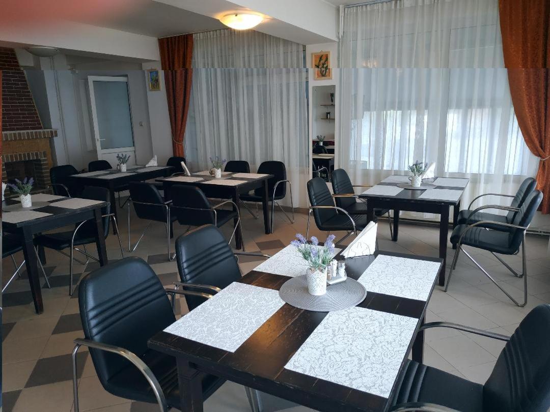 vila mihail Hotel Busteni Luaran gambar