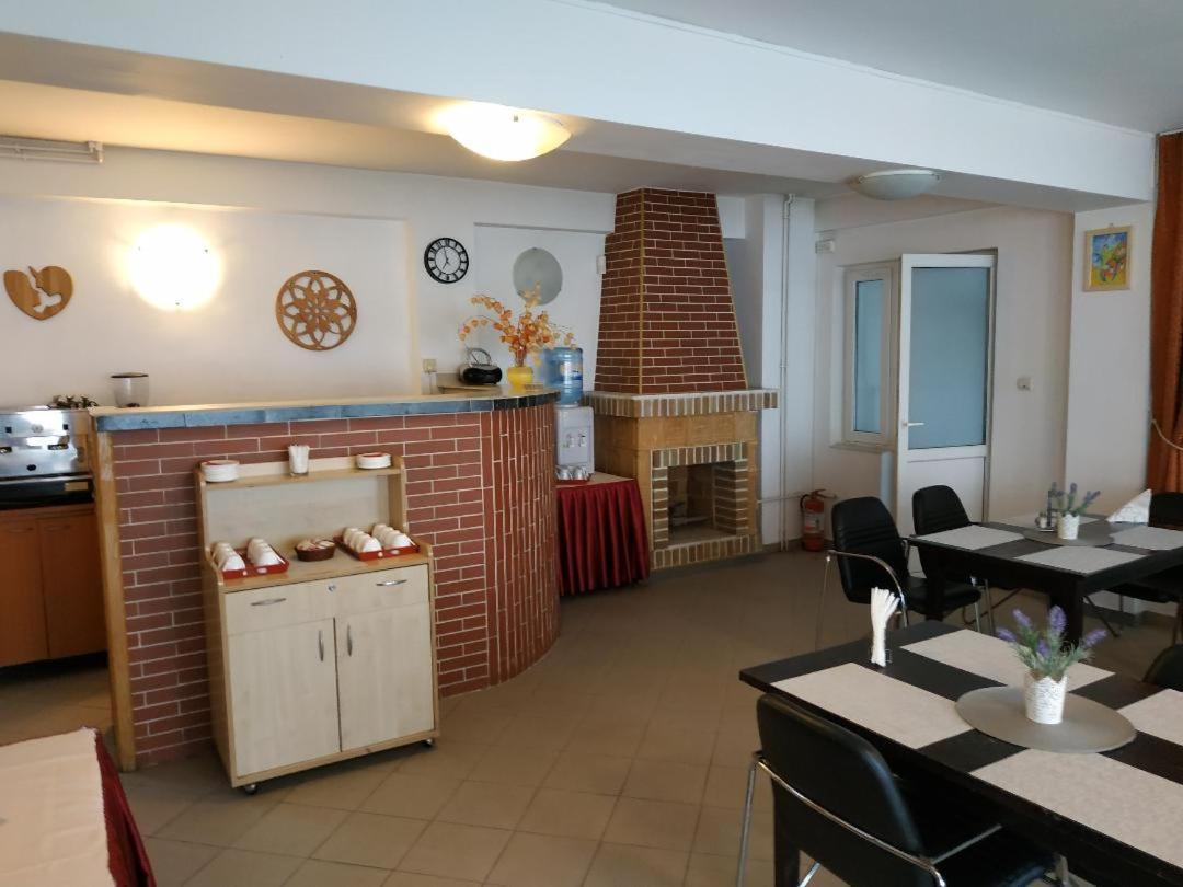 vila mihail Hotel Busteni Luaran gambar