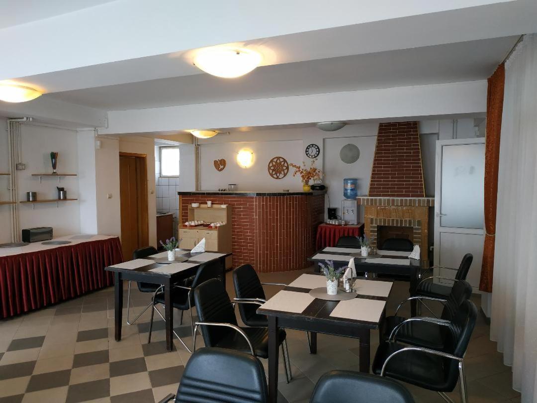 vila mihail Hotel Busteni Luaran gambar