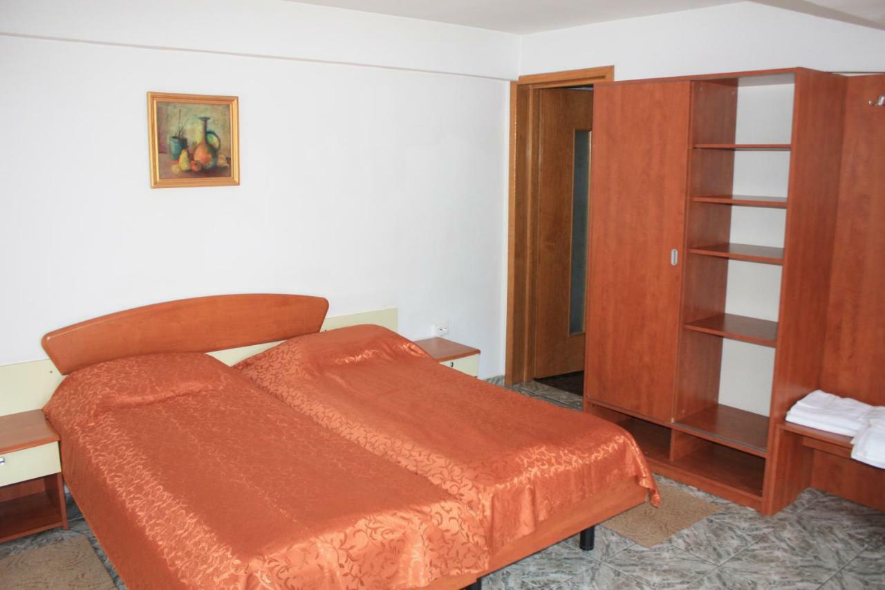 vila mihail Hotel Busteni Luaran gambar