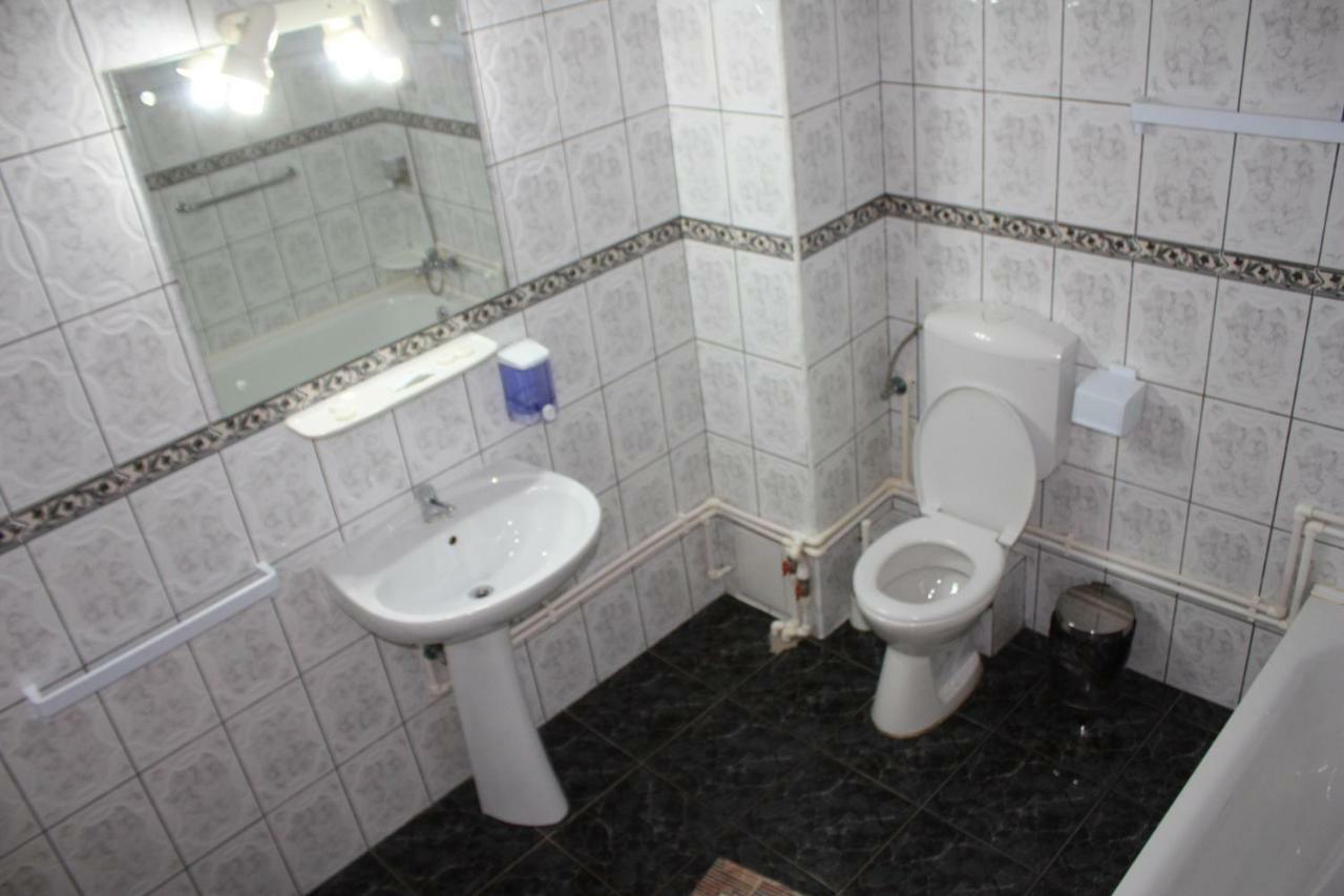 vila mihail Hotel Busteni Luaran gambar