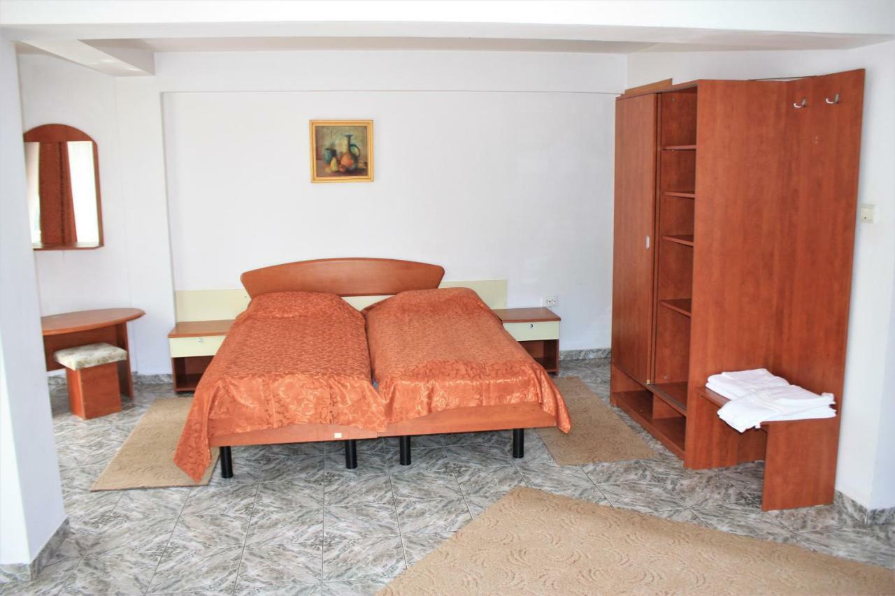 vila mihail Hotel Busteni Luaran gambar