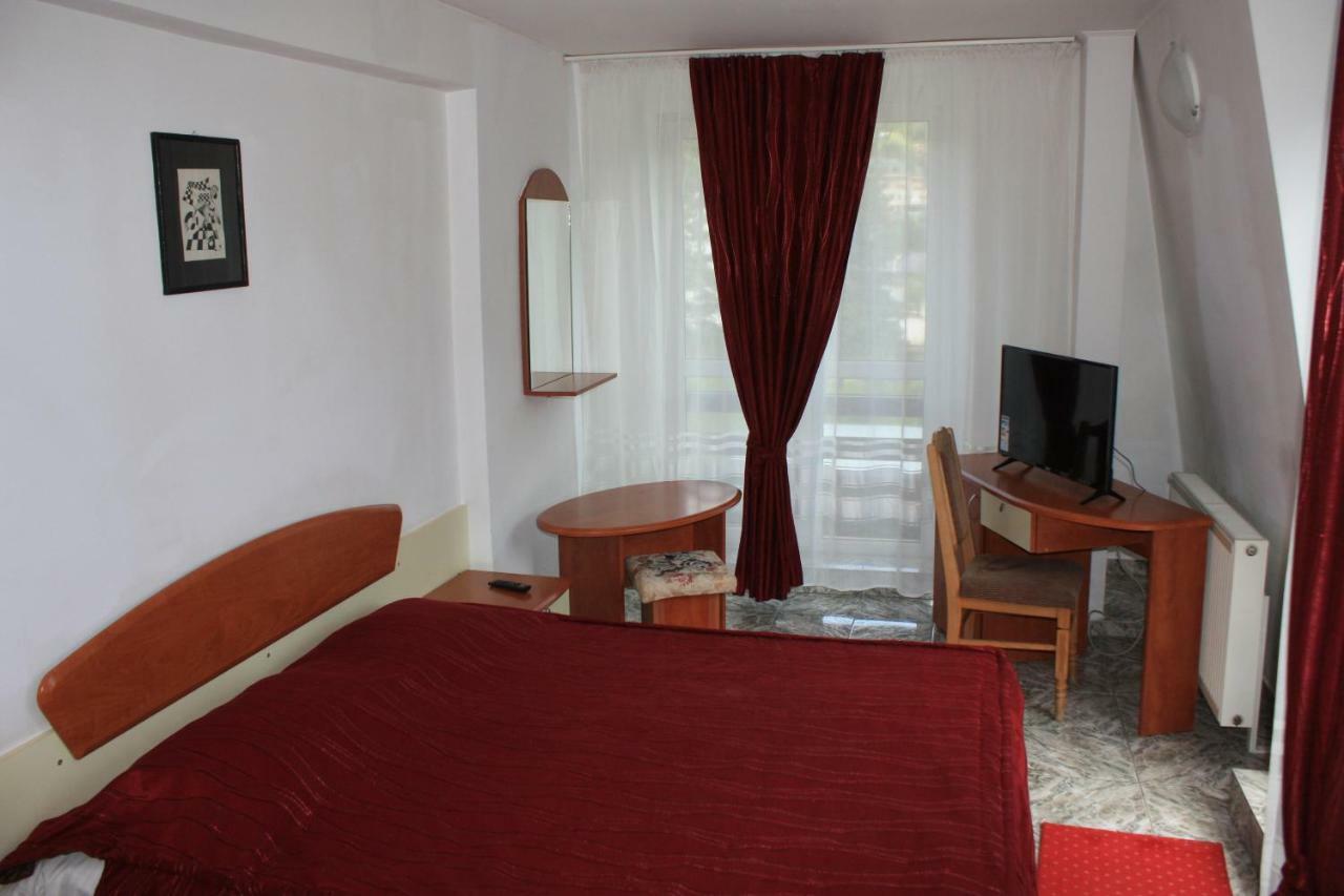 vila mihail Hotel Busteni Luaran gambar