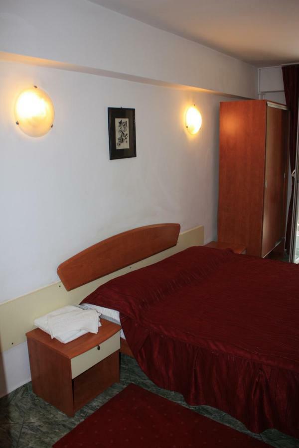 vila mihail Hotel Busteni Luaran gambar