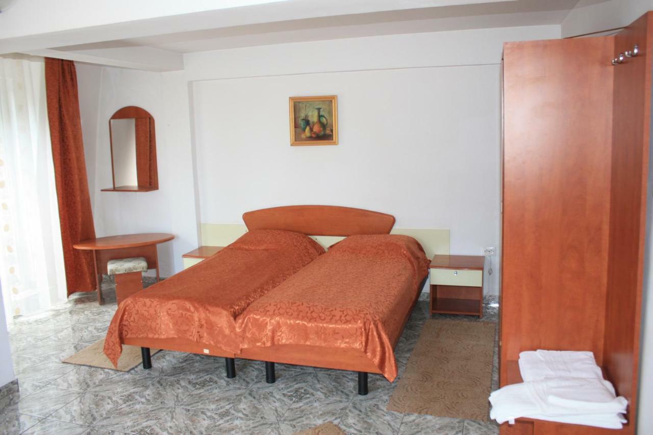vila mihail Hotel Busteni Luaran gambar